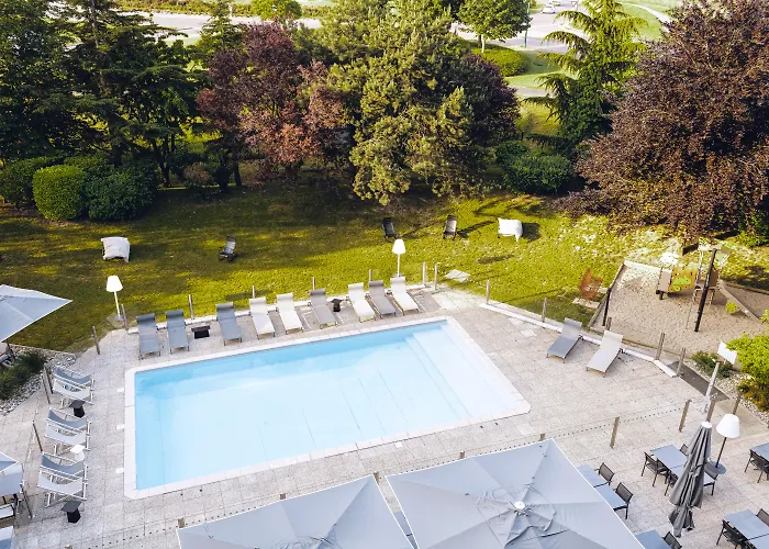 诺沃特宝纳酒店 博讷